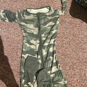 Little sleepies camo zippy